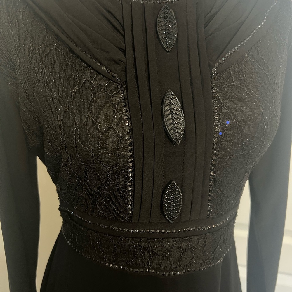 Elegant Black Lace Evening Dress